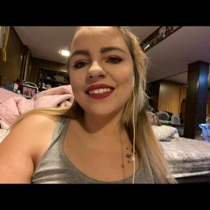 Meet your Posher, Elise